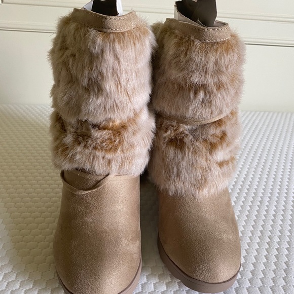 Boots - Picture 4 of 6